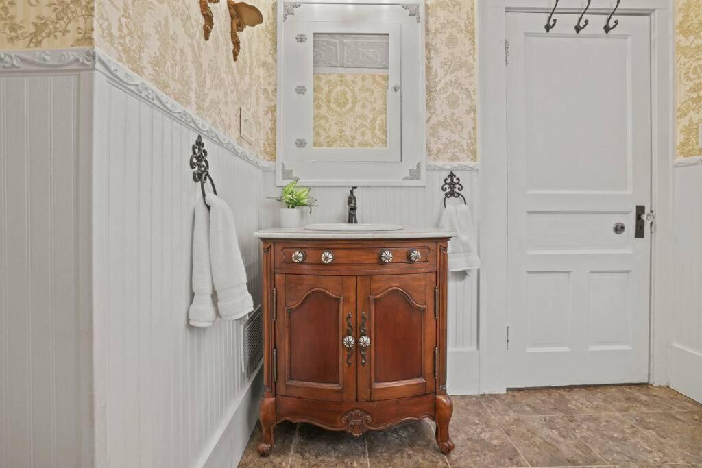 Charming Victorian Home - 2 Minutes To Downtown Ланкастер Екстер'єр фото