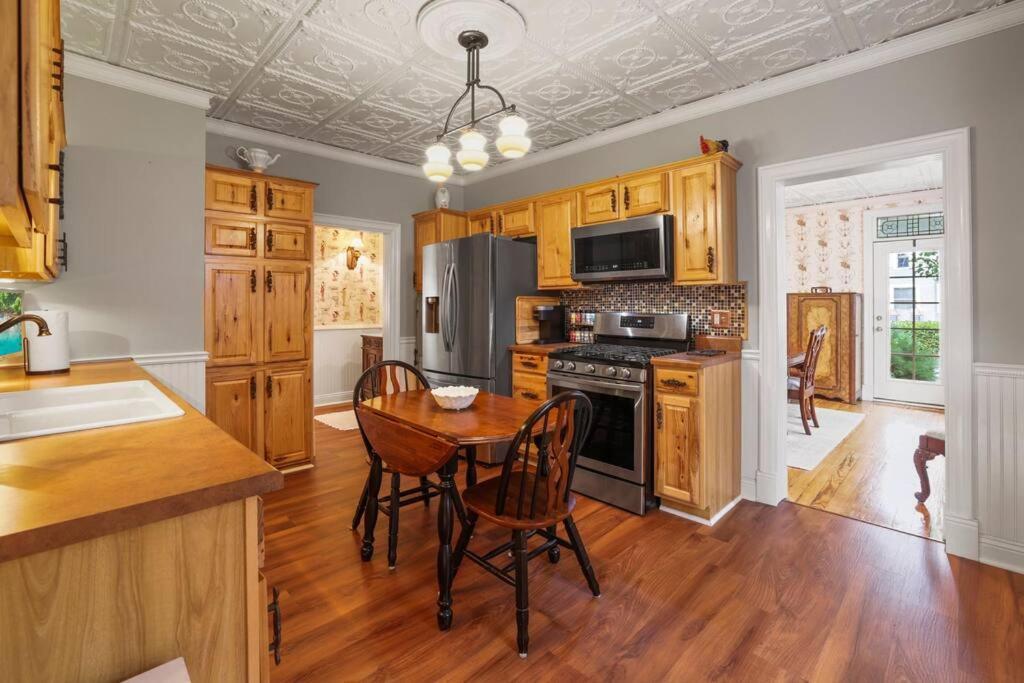 Charming Victorian Home - 2 Minutes To Downtown Ланкастер Екстер'єр фото